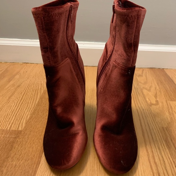 Red Velvet booties - Picture 4 of 8